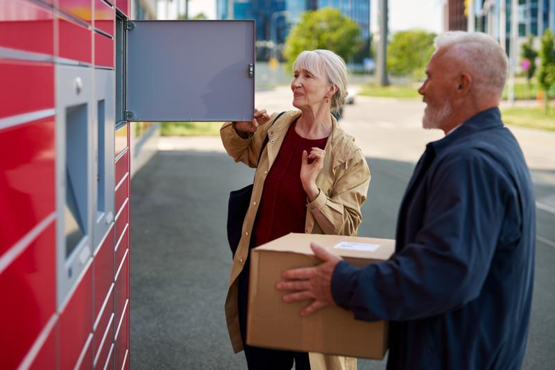 webimage-Grandparents-at-locker.jpg