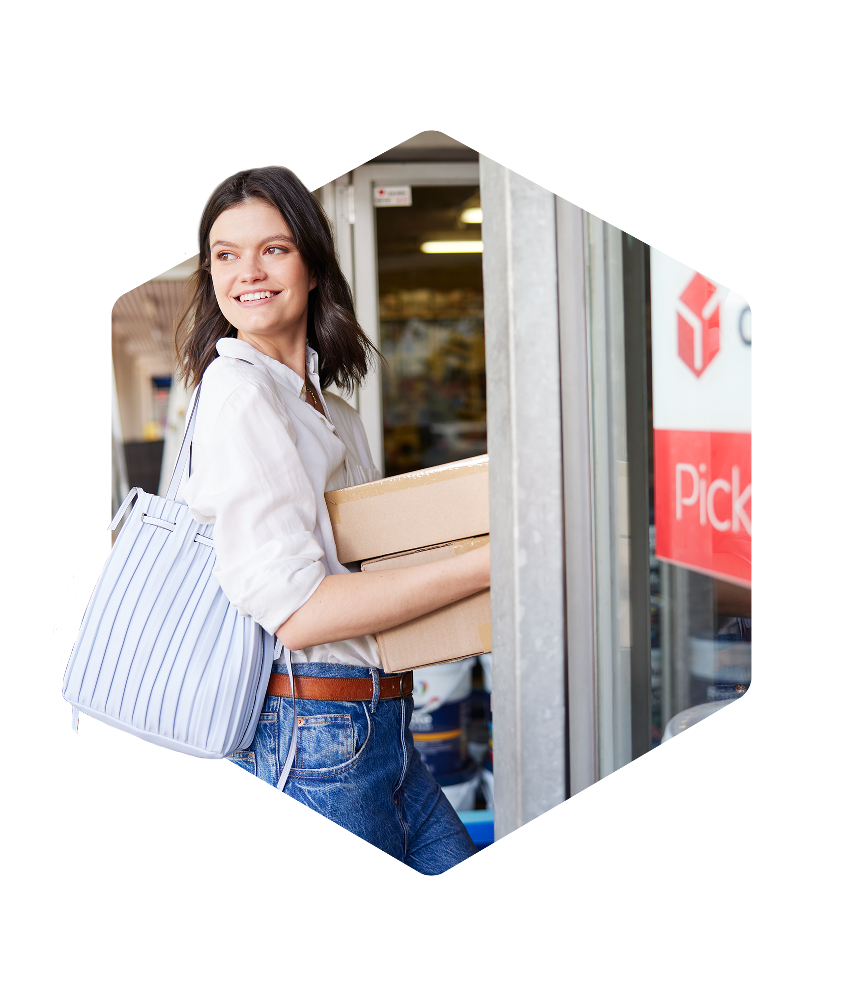 Customer-entering-Pickup-parcelshop.png